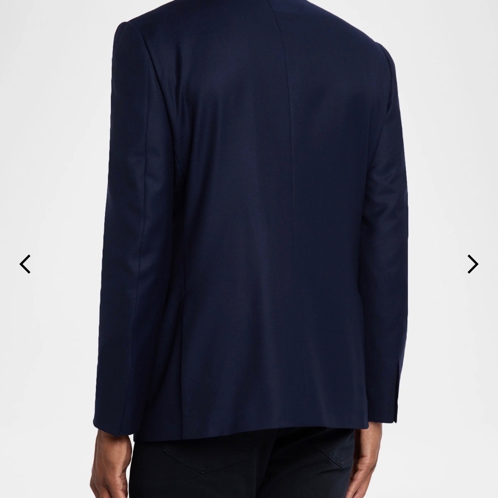 Classic Navy Men's Blazer - Picture 4 of 8